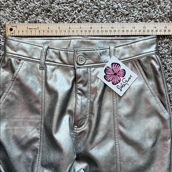 NWT Lesley Evers Cheryl Silver Faux Leather Pants in Size S - Picture 9 of 11